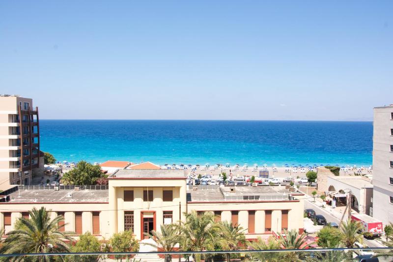 Double/Twin Room with Sea View image 4