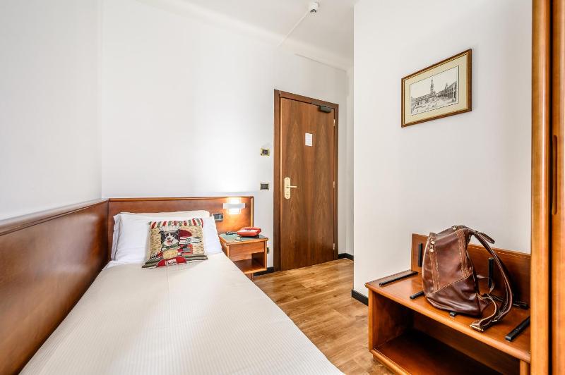 Standard Single Room image 3