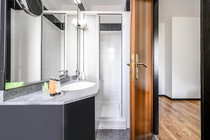 Standard Double or Twin Room image 2