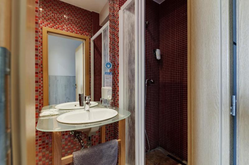 Royal Court Hotel - image 6