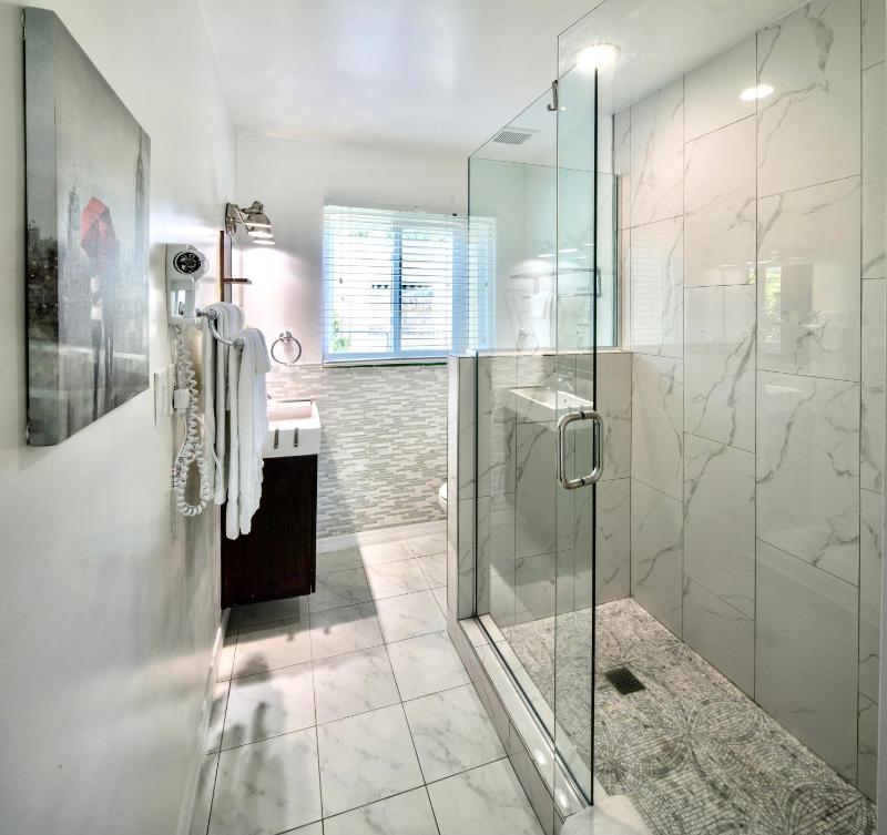 One Bedroom King Suite image 2