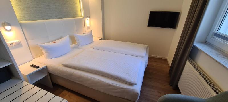 Basic Double Room image 1