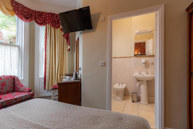Double Room image 4