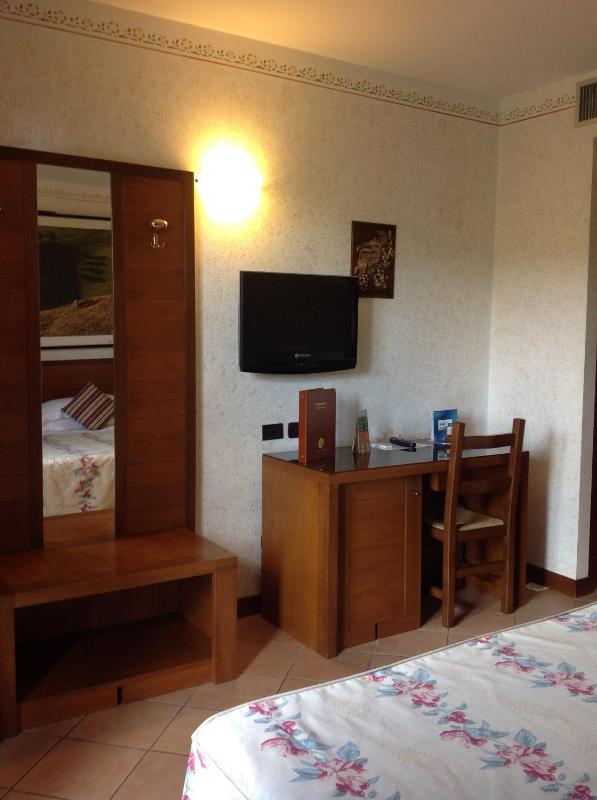 Double Room with Patio image 4