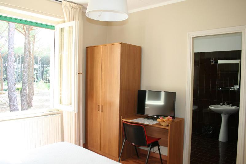 Economy Double Room image 2