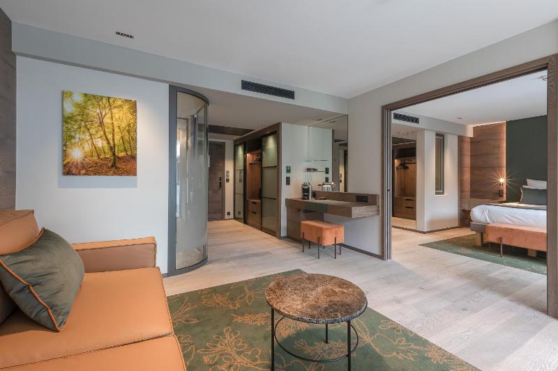 Family Junior Suite with Balcony complimentary spa access image 1