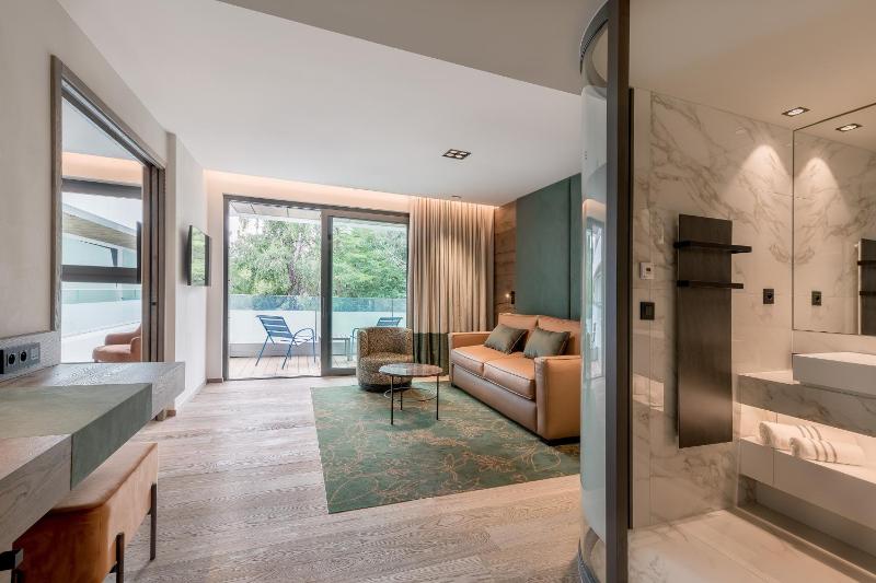 Family Junior Suite with Balcony complimentary spa access image 4