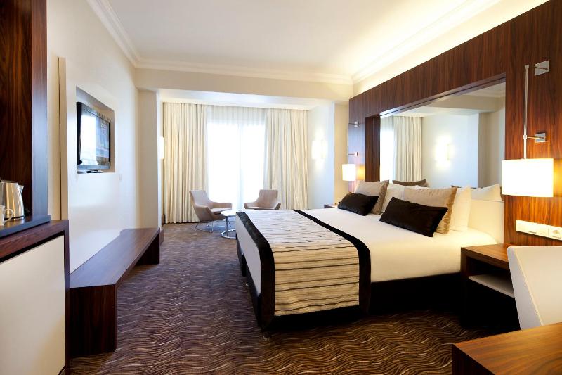 Budget Double or Twin Room (2 Adults + 1 Child) image 4