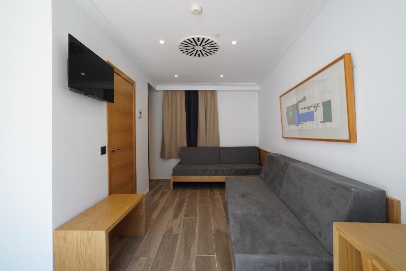 Quintuple Room image 2