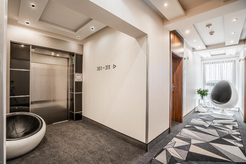 Classic Studio Apartment with balcony image 4