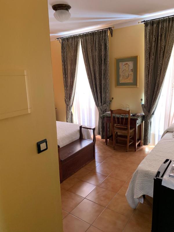 Double or Twin Room image 3