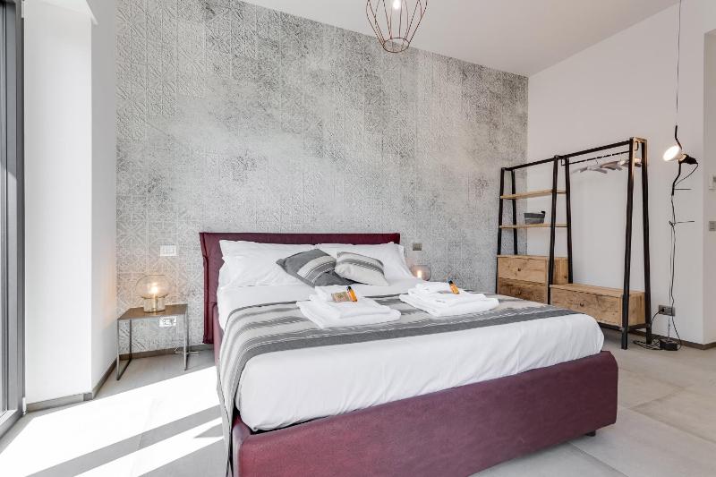 One-Bedroom Apartment with Terrace image 4