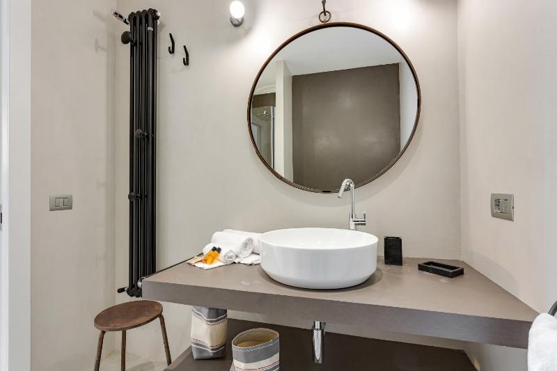 One-Bedroom Apartment with Terrace image 2