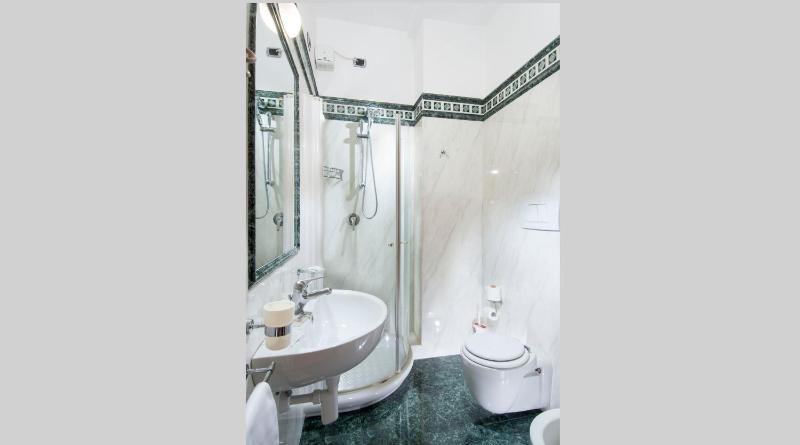 Superior Quadruple Room image 4