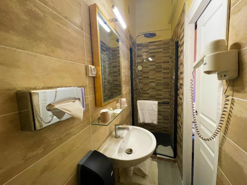 Standard Single Room image 2