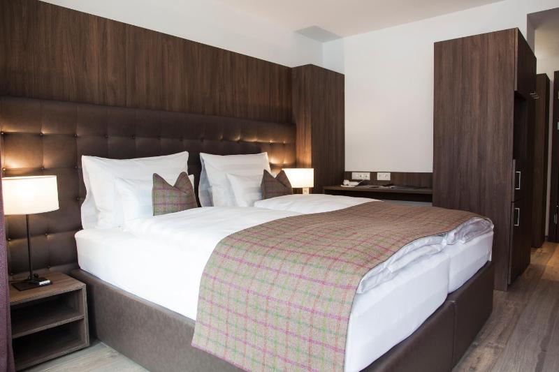 Superior Triple Room image 1