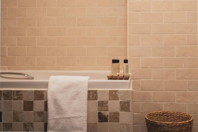 Deluxe Double Room image 3