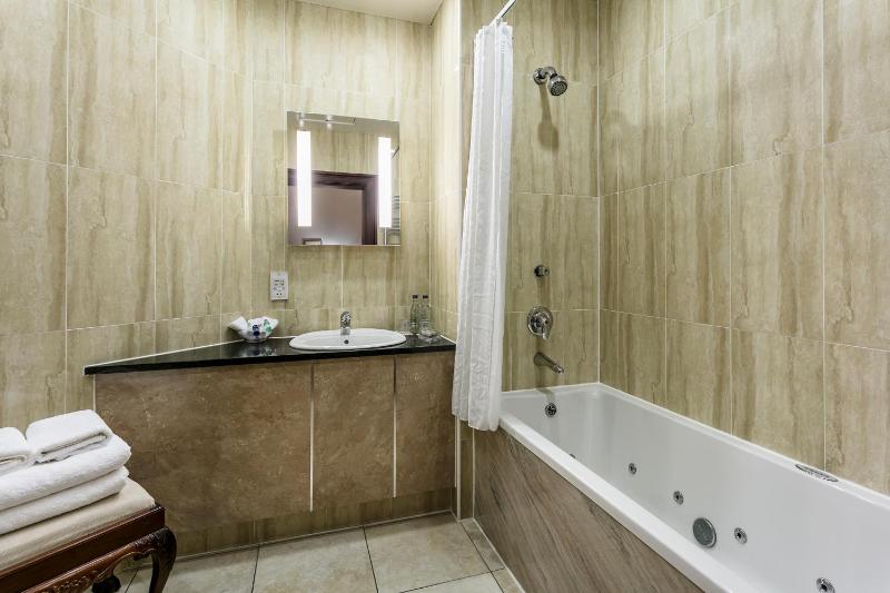 Classic Double or Twin Room image 3