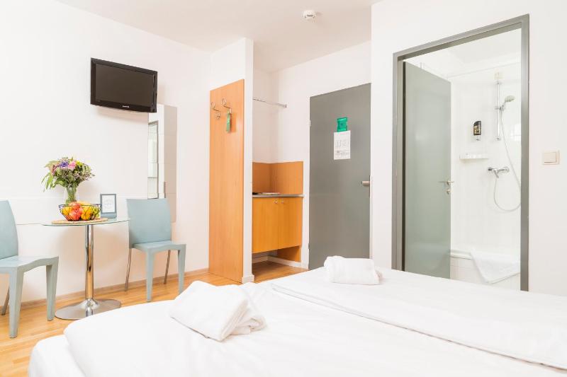 Double Room image 1