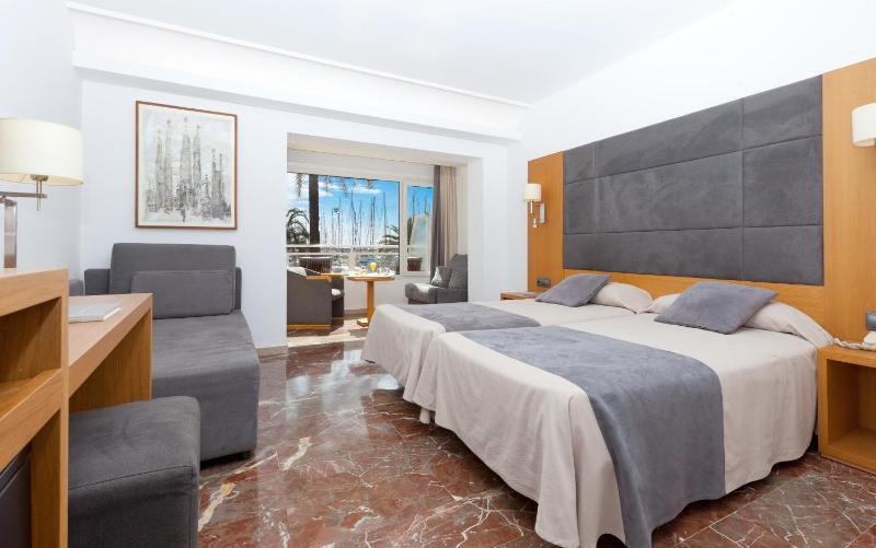 Double Room with Sea View image 1