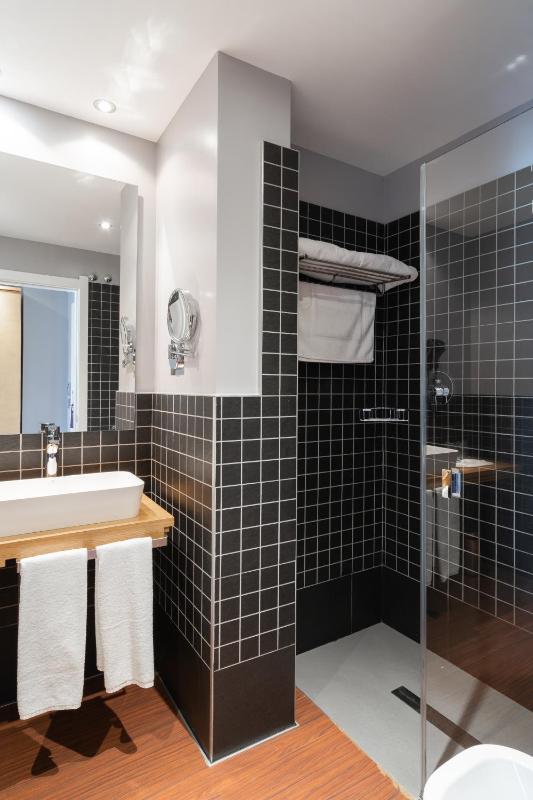 Single Room image 3