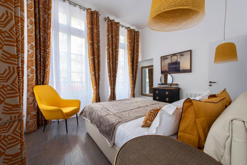 One-Bedroom Apartment image 2