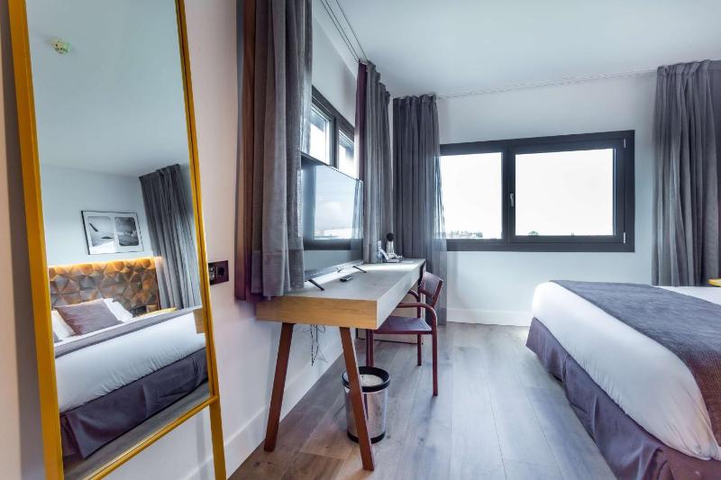 Double or Twin Room image 3