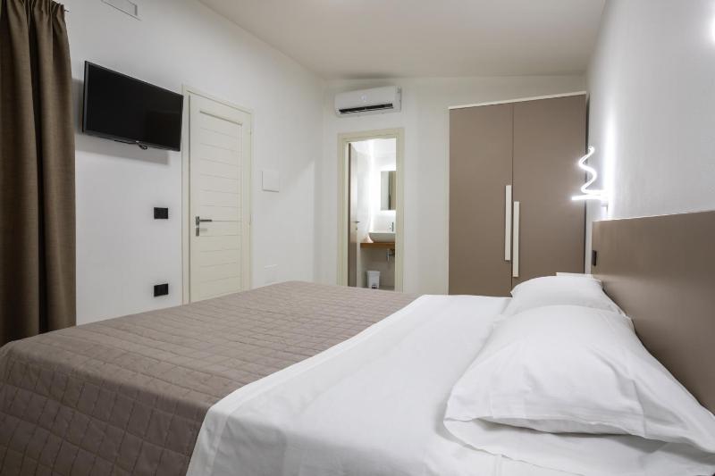 Superior Double Room image 3