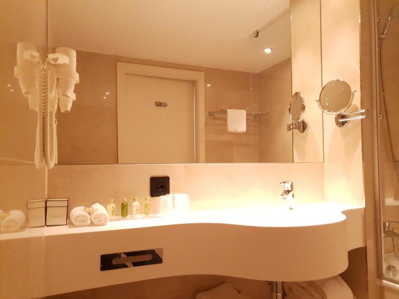 Nash Suites Airport Hotel - image 16