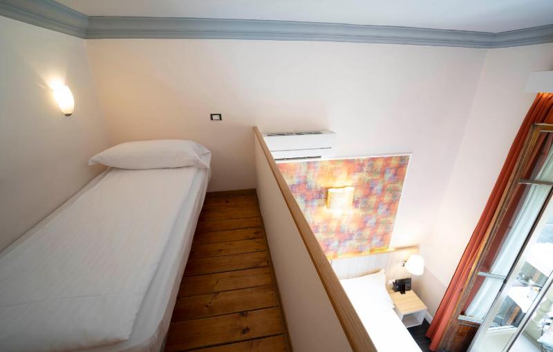 Triple Room with Balcony image 1
