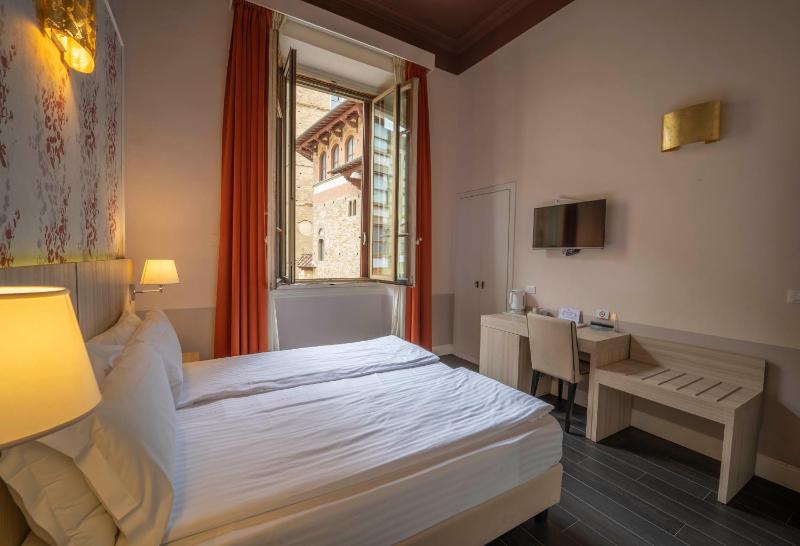 Double Room image 3
