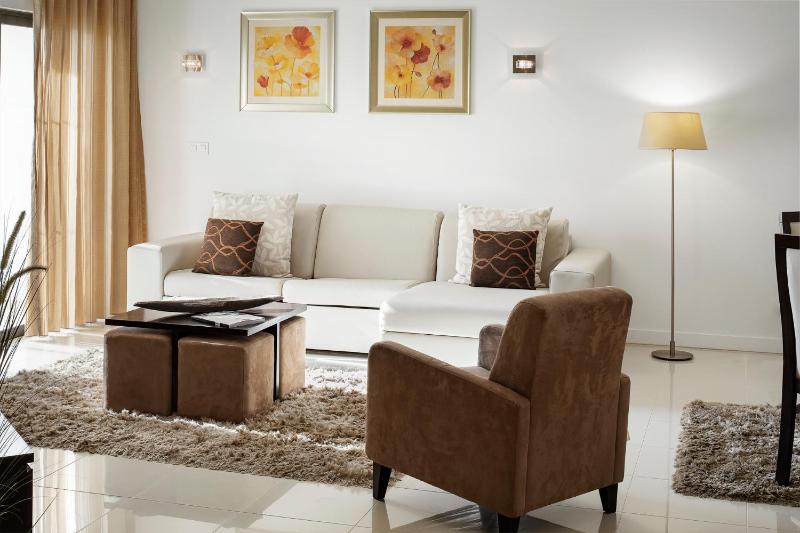 One-Bedroom Apartment with Pool View image 4