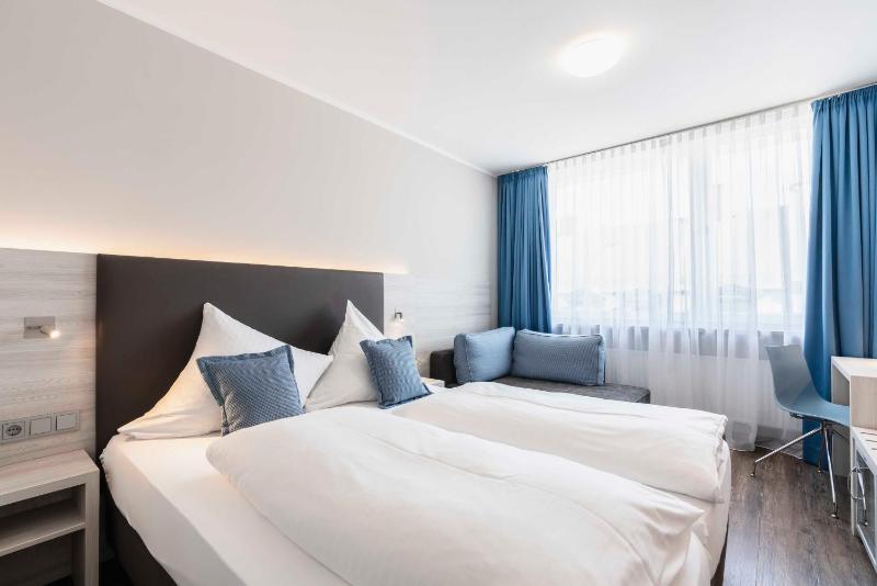 Double or Twin Room image 4