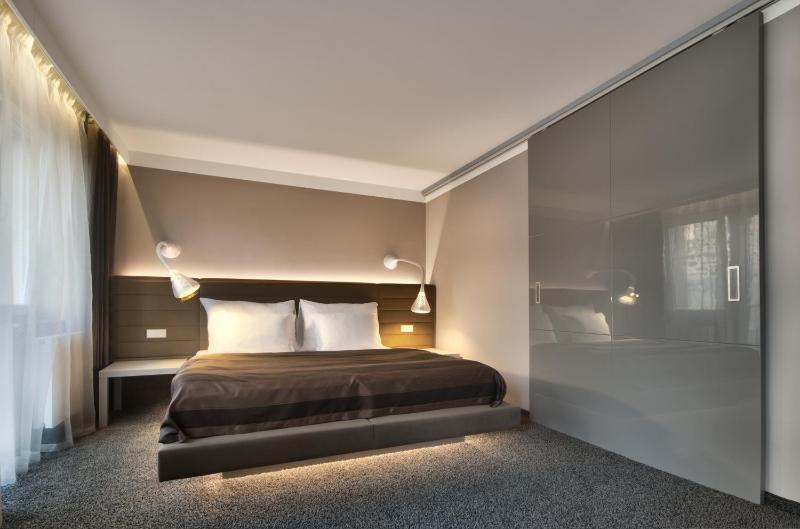 Design Double Room with Spa Therapy Package and Halfboard image 3