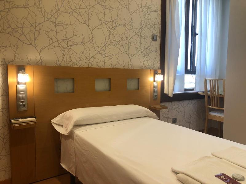 Small Double Room image 1