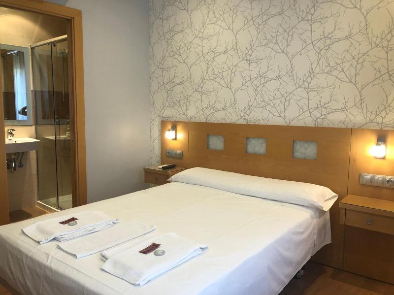 Double Room image 4
