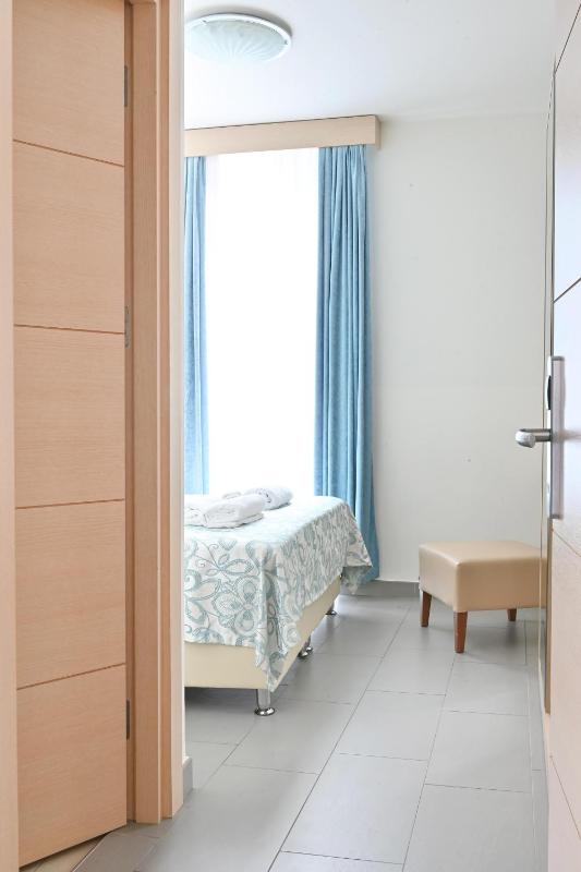 Double Room with Lake View image 2