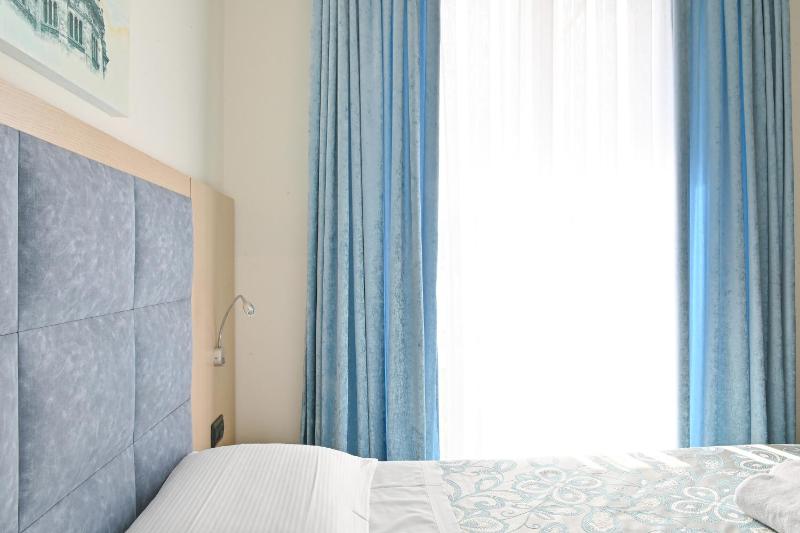 Double Room with Lake View image 3
