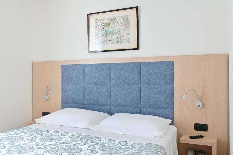 Quadruple Room with Balcony image 4