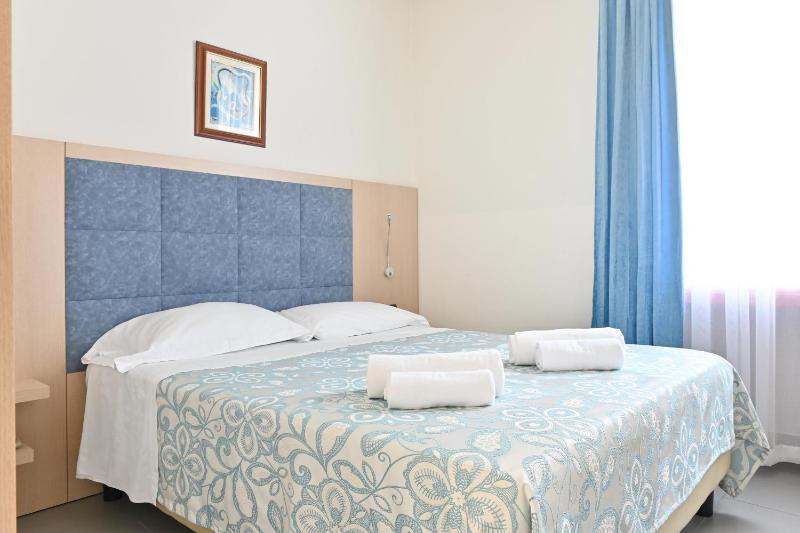 Double Room image 1
