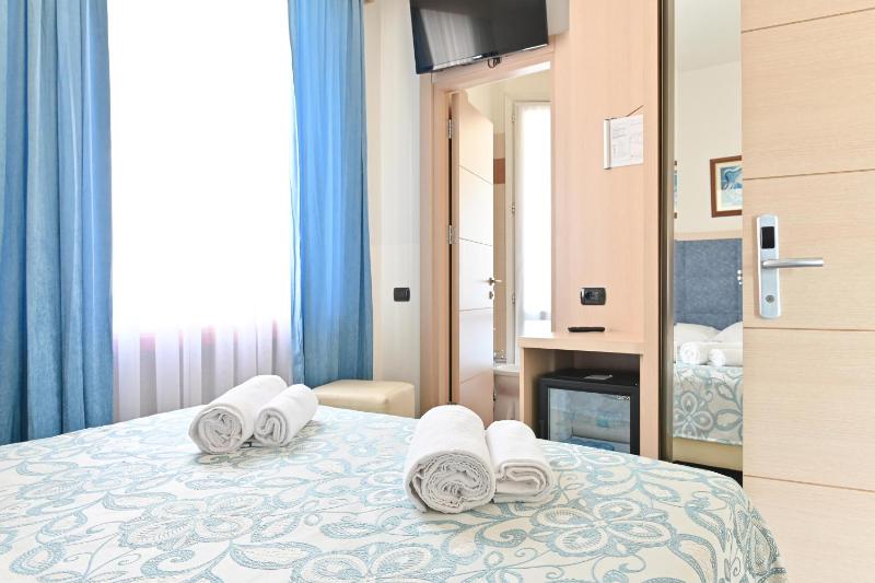 Double Room image 4