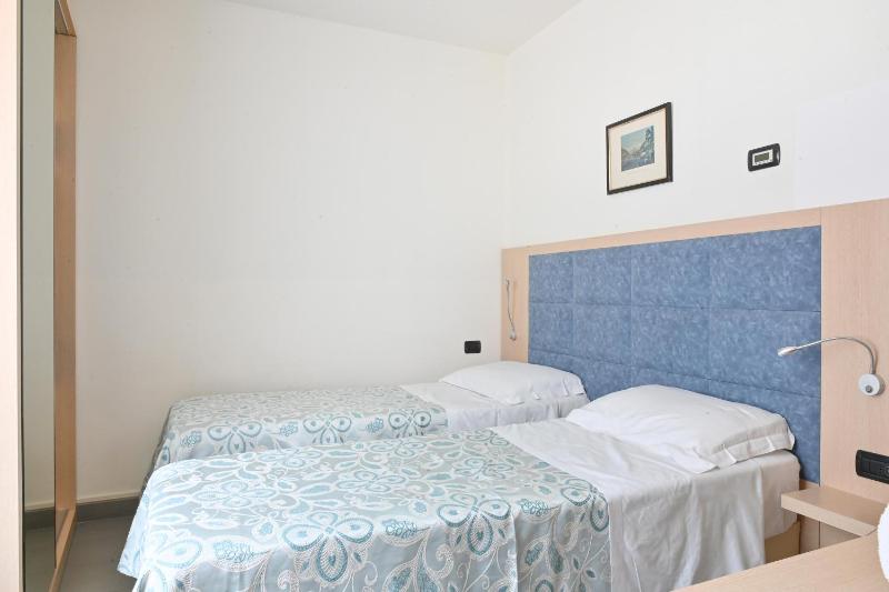 Twin Room image 1