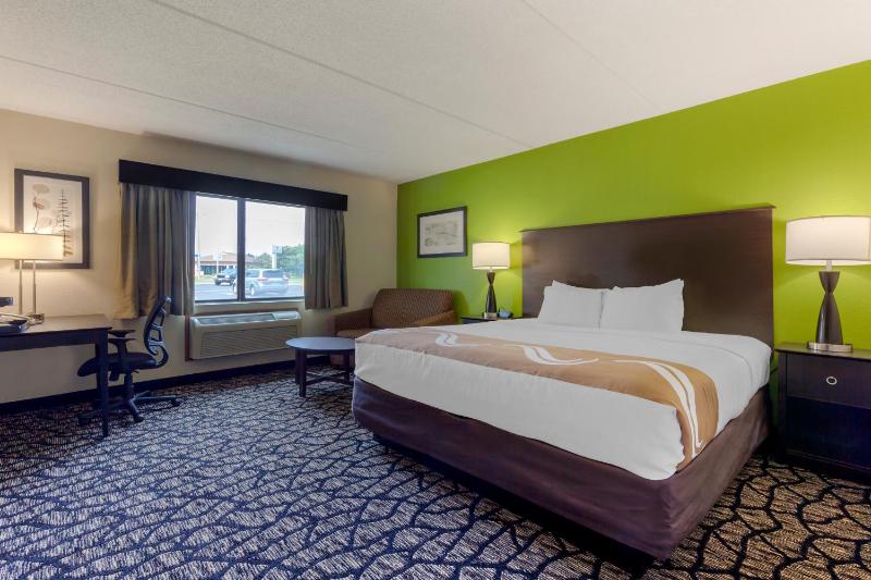 King Suite with Sofabed - Non Smoking image 1