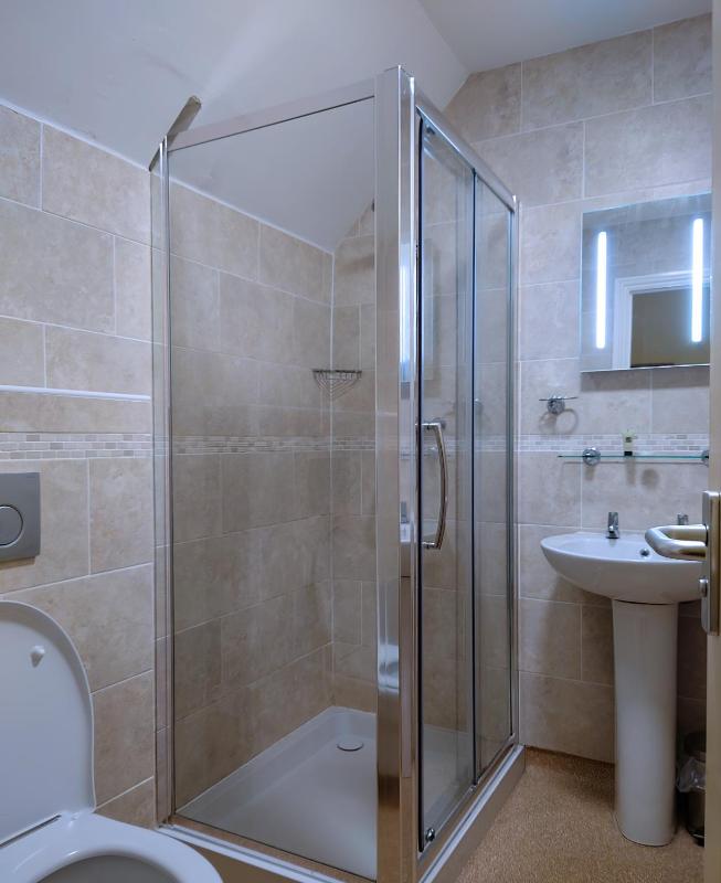 Twin Room image 2