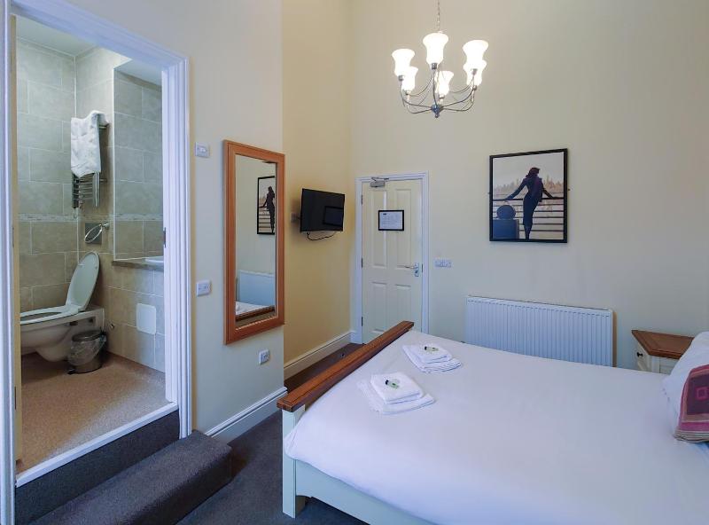 Superior Twin Room image 1