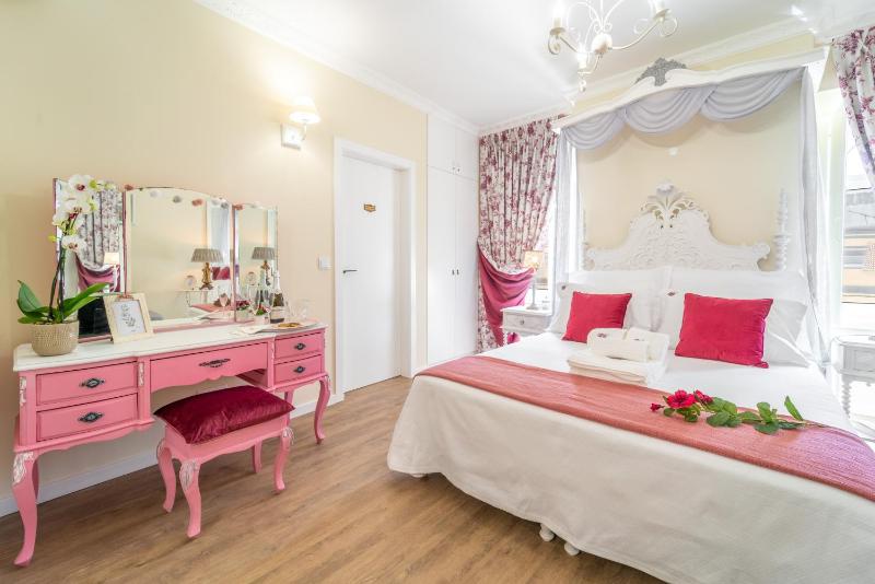 7 Styles Apartments by Raspberry Cascade - image 25