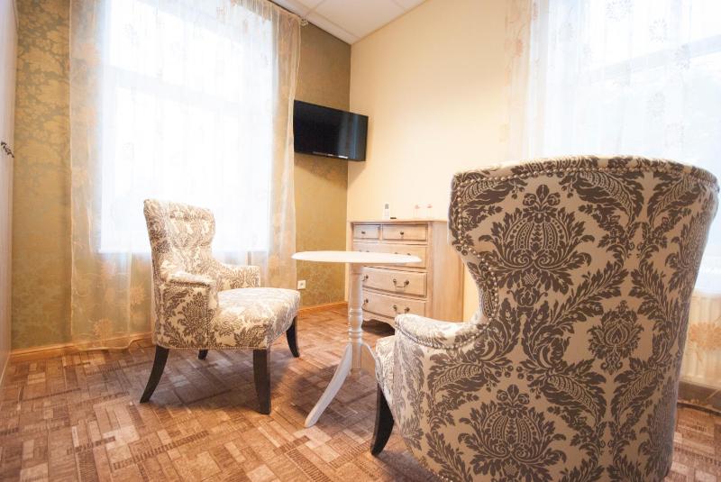 Standard Twin Room image 2