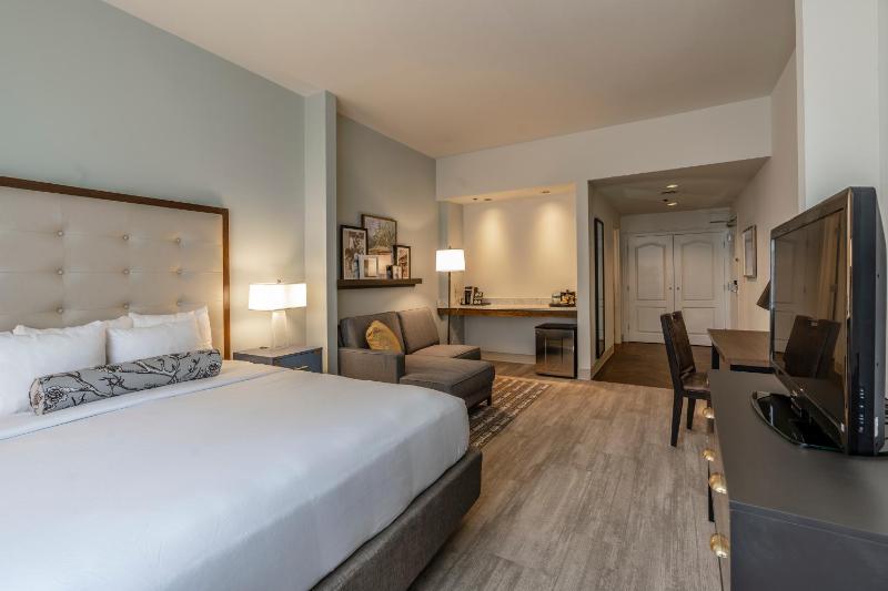 Deluxe King Room - Non-Smoking image 4
