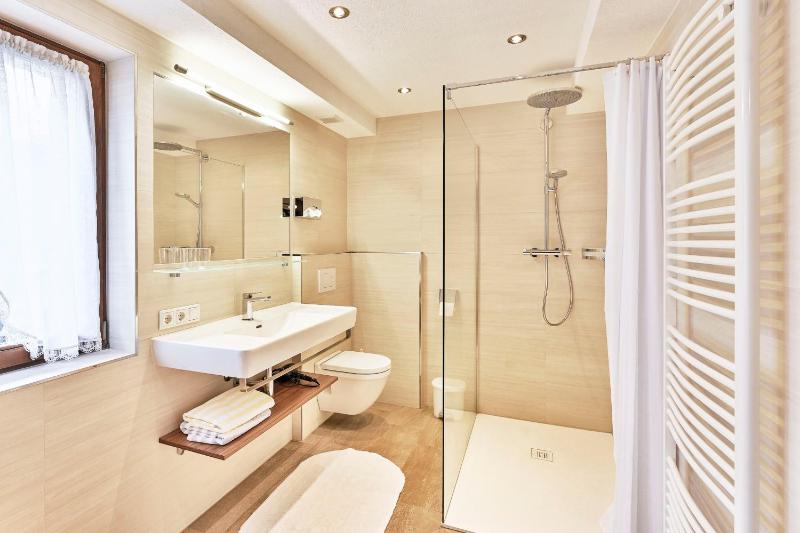 Studio with Balcony ( 2 Adults) image 3