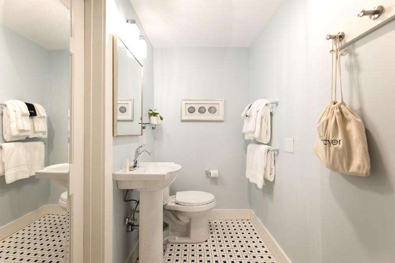 Queen Room image 3